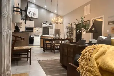 Image de Luxurious 2 Bdrm Creekside Deckhouse Retreat
