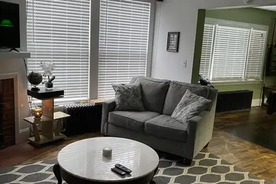 Image de Entire vintage 1920 1st floor apartment, walking distance to Soo Locks!