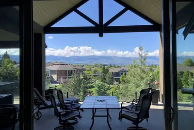 Image de Family Oasis In The ❤️ Of Kelowna With 6 Bed/3 Bath + Garden View Deck + Hot Tub