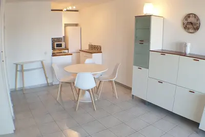 Image de Nouveaute- 2 Pieces Refait Neuf -centre de Juan les Pins, 200 Mètres de la Plage