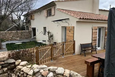 Image de Ancienne ferme rénovée entièrement, dans la campagne aixoise