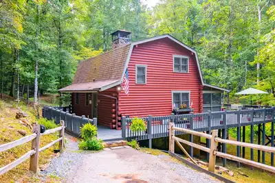 Image de True Log Cabin near Helen, Ga, secluded and peaceful oasis.