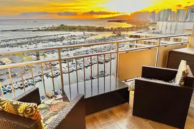 Waikiki Beach Experience! Luxury OceanView Suite!