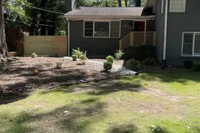 Image de Summer time getaway. This Duplex is  close to the airport, min from downtown.