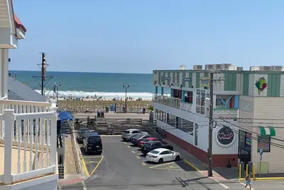 Image de Luxury 4br with Ocean Views steps from Boardwalk! Beach passes + linens included