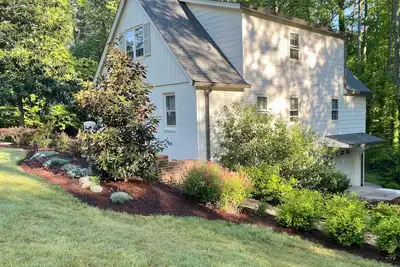 Image de Beautifully remodeled 3br Home in Raleigh's North Hills Dining &Shopping area