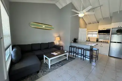 Image de Brand New Beach Condo 2bd 1ba with Parking