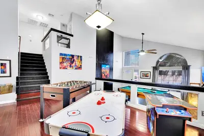 Image de Vegas Themed--Jetted Spa--Pool Table--Near Strip