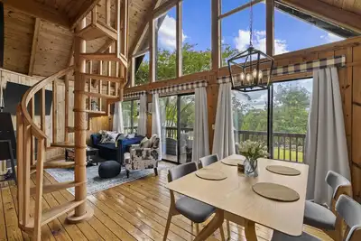 Image de Beautiful cabin retreat at Lake Keowee. Central to Clemson, Seneca, and Salem