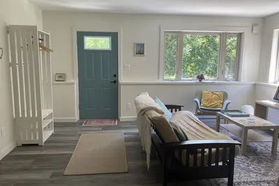 Image de Brand new walk out basement. Peaceful, and surrounded by beautiful forest.