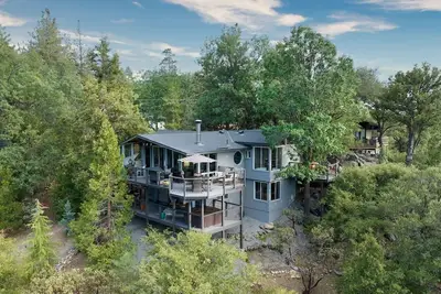 Image de Enchanting, Secluded Idyllwild Home w/ Dramatic Views & Hot Tub! Pet Friendly! !
