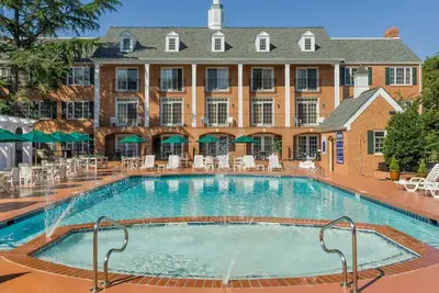 Image de Explore Historic Williamsburg: 1br Villa