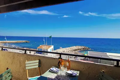Image de Joli appartementclimatisé en front de mer avec terrasse