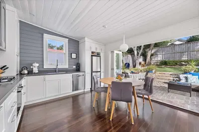 Image de Stylish light-filled 2br characterful cottage