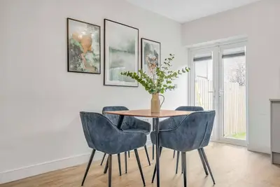 Image de Flat 100  · Stylish West London Oasis ~ Workspace ~ Long Stays