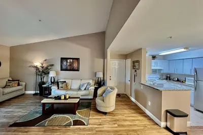 Image de Avalon Resort. . . Lovely Condo minutes from beach. . . King bed. . . Heated pool. . .