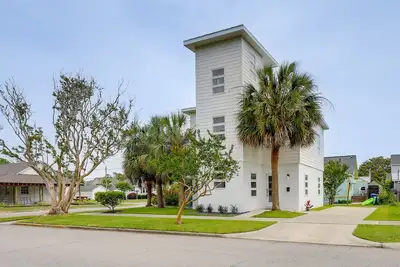 Image de Coastal North Carolina Abode - Rooftop Water Views