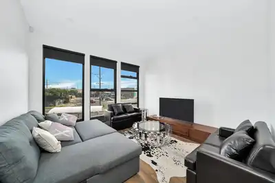 Image de Modern Brand New Townhome in Reservoir in the centre of everything