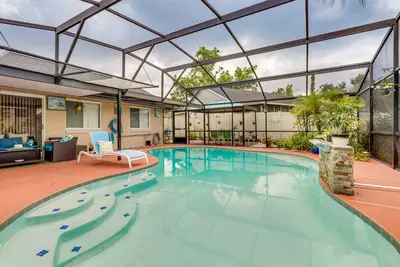 Image de 25 Mi to Disney: Home w/ Shared Pool in Orlando
