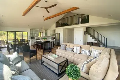 Image de Brand New Waterfront Luxury Home, convenient to Cooperstown\nAll Star Village
