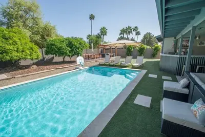 Image de Vacationer's Paradise-Heated Pool Included!
