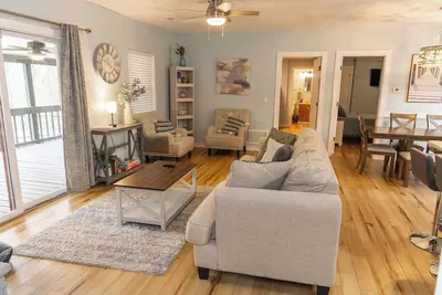Image de 4 Bed | Hot Tub | Close to Iu | Pet Friendly