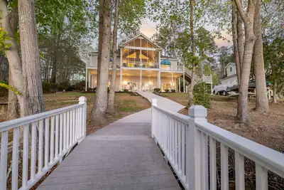 Image de Lake Gaston waterfront dream home! Guests can use our pontoon boat!