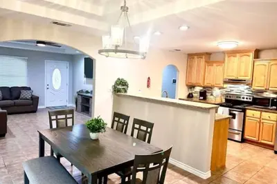 Image de Charming 4beds/2bath Entire Home