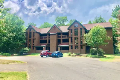 Image de Comfy Cozy 3br Riverfront Condo in the White Mts