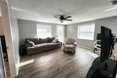 Image de Pet Friendly 3 Bedroom Home With Fenced Yard