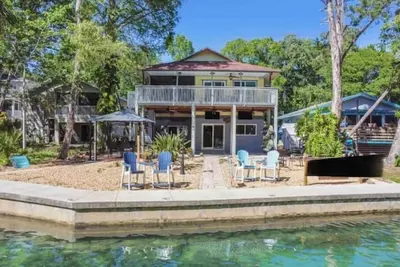 Image de Best River Home-Bear Trail Retreat- 10 Kayaks, Lg yard, Gazebo, Firepit & kayaks