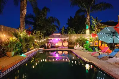 Image de 4br w\/Heated Pool & Spa |Pool Table|Mini Golf|Kids Playhouse|Fire Pit