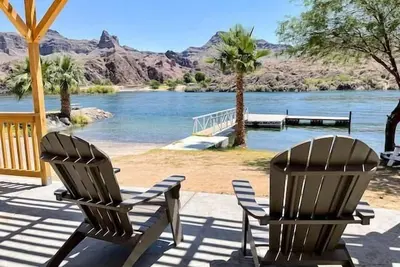 Image de Dock Holiday! Waterfront cottage with boat ramp!