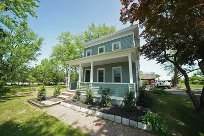Image de Renovated home with spa access Steps from Cantine Field/Hits