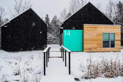 Image de Koti 14 (Three Bedroom) Traverse City's Scandinavian Cabins, vacation home on Tart & mins to Travers