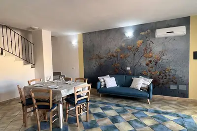 Image de Condominium-Appartement-Salle de bain privée séparée-Vue sur la cour