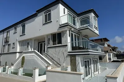 Image de Luxury home on Hermosa Beach
