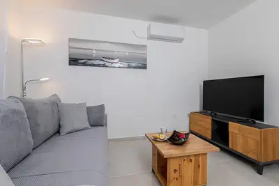 neues Apartment mit grosser Terrasse