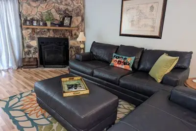 Image de Location, patio, yard, pools!