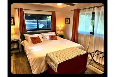 Image de Comfortable Florida style living, butterfly garden
