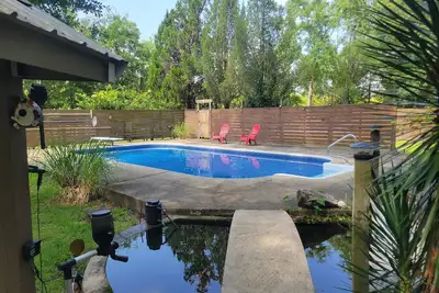 Image de Private Swimming Pool with Secluded Backyard at The Oasis.