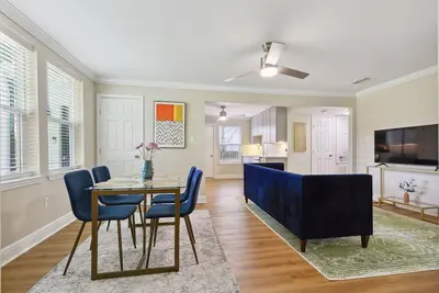 Image de Minted Nola, Modern 1950s Home Near City Park