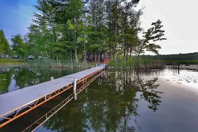 Image de \"Lakefront Hideaway Cottage on Chief Lake - Your Own Private Island! \"