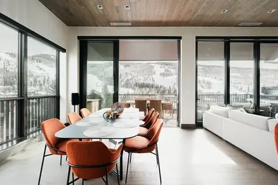 Image de Lavish 5-Bedroom Penthouse with Four Seasons Flair