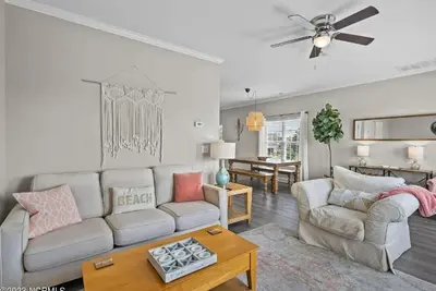 Image de Beautiful 3br Townhome in Hampstead with marina access; boats welcome!