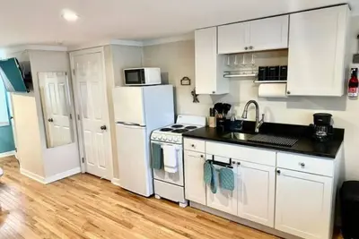 Image de Cozy Apt Steps from the beach