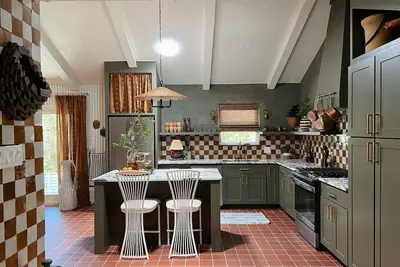 Image de Beautifully designed home in North Austin - a vintage haven and close to I-35