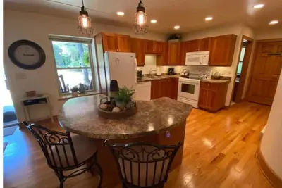 Image de Private setting nestled on the Rifle River. 8 mi from Dream & Nightmare golf.