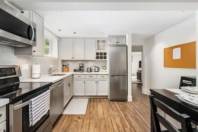 Image de Gorgeous 4-Bedroom Garden-Level near Ubc, Dunbar Southland