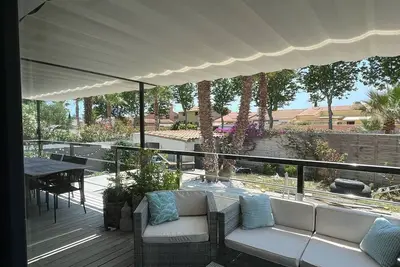 Image de Villa contemporaine avec piscine privée, terrasse, climatisation, à 2km des plages